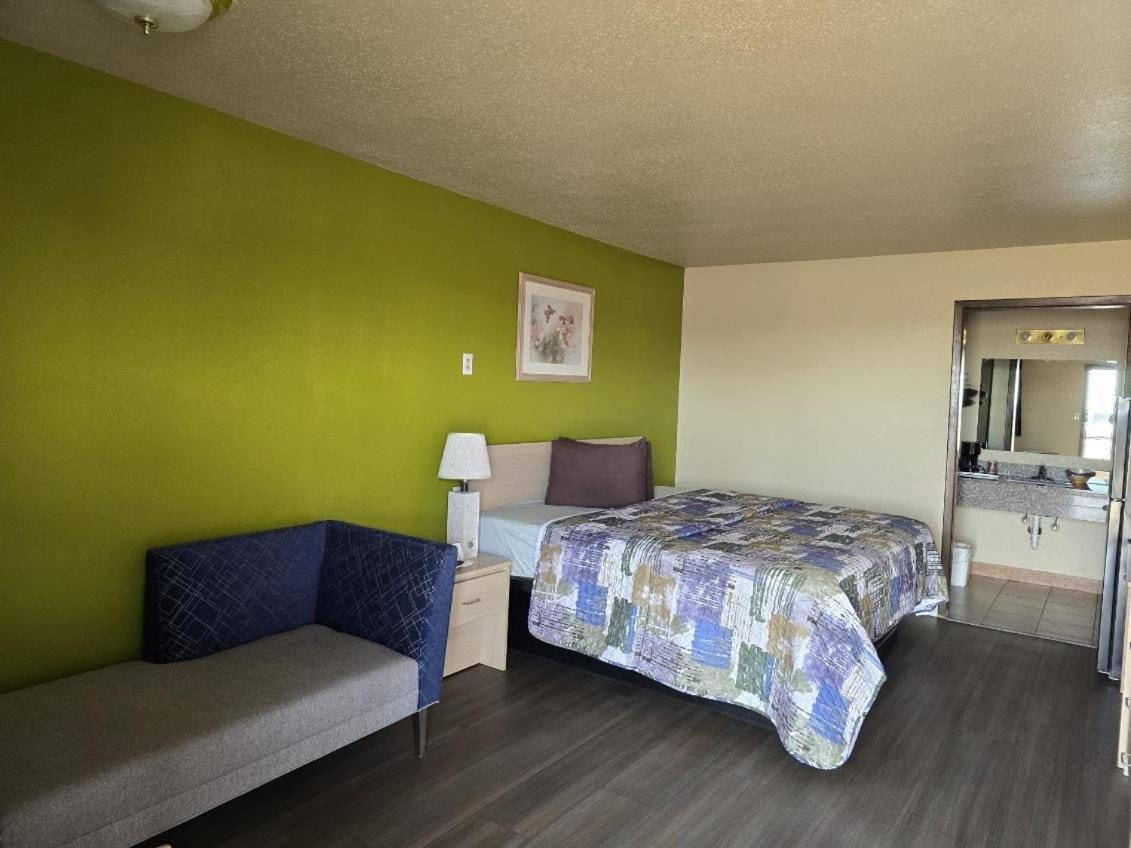 Lodge Usa Motel