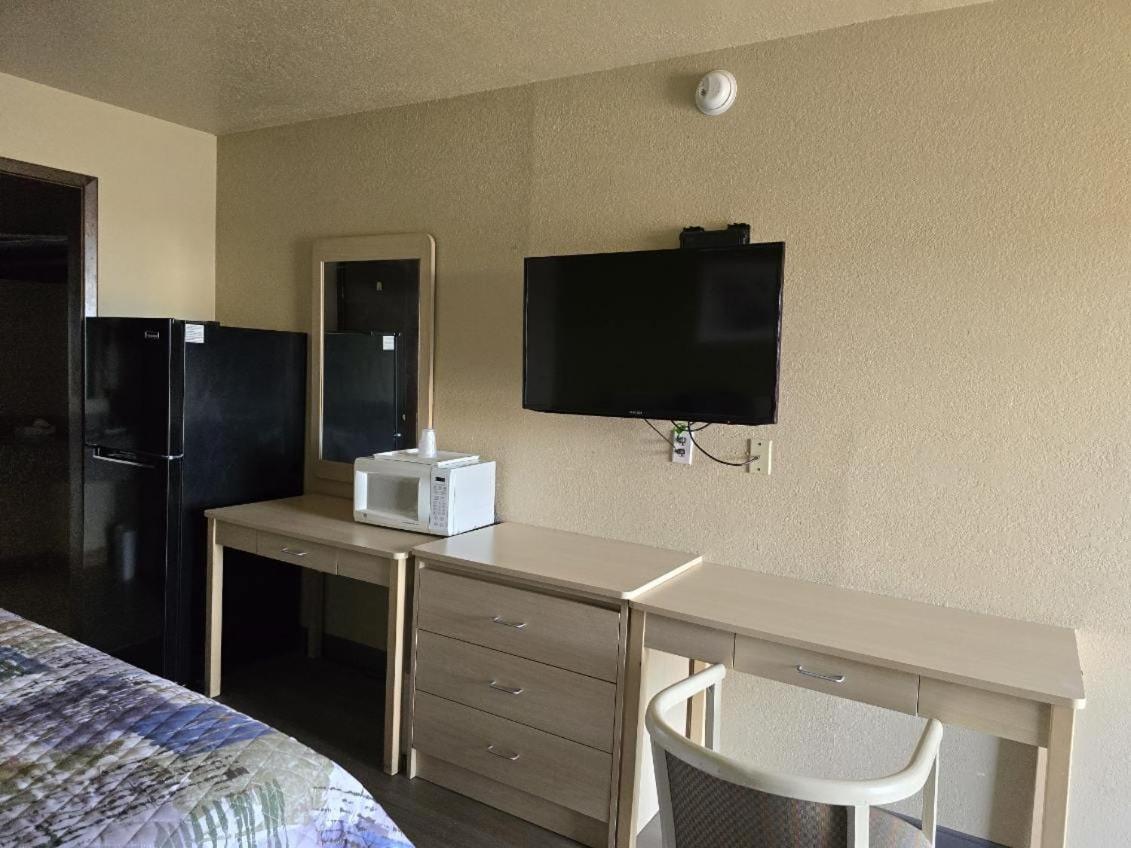 Lodge Usa Motel